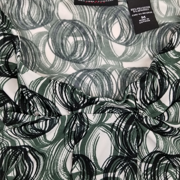 New York & Co short sleeve gathered jersey top M - Picture 7 of 7